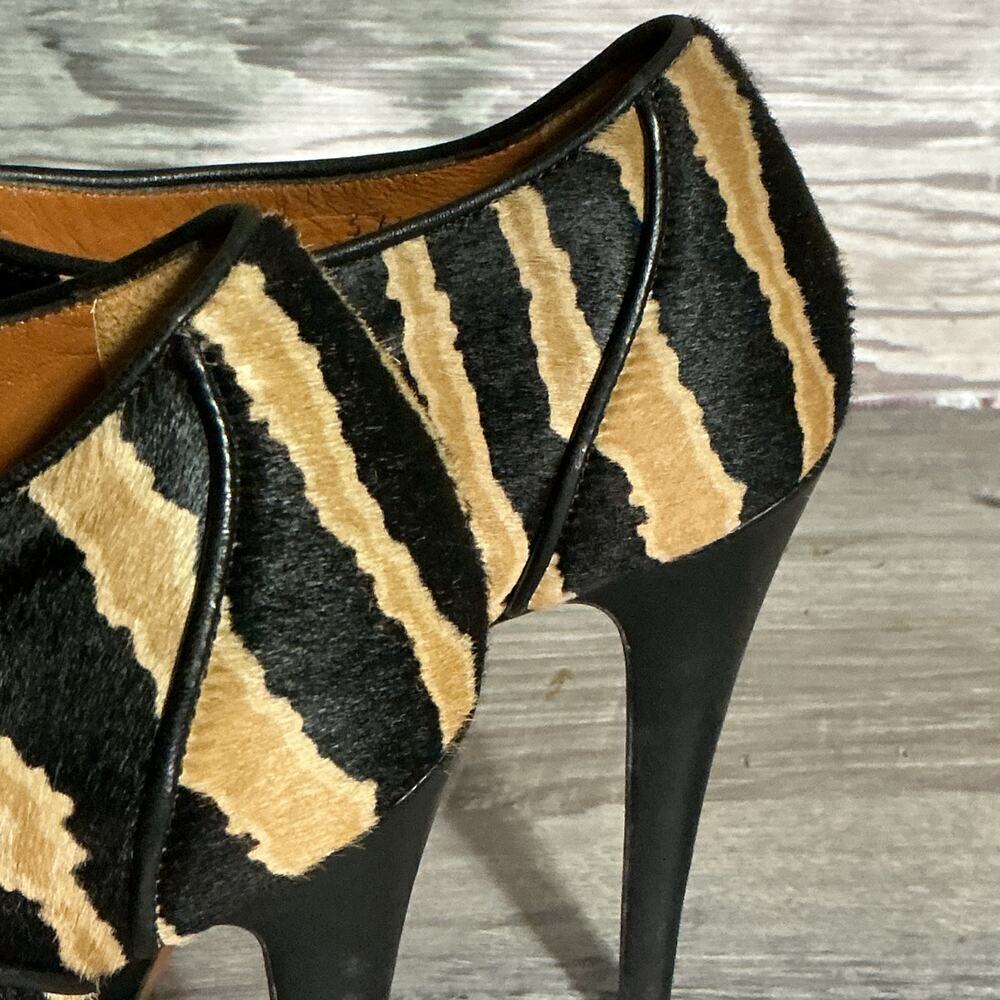 Gucci Tiger Print Haircalf LaceUp Heels Vintage Pumps Size US 7.5 - Picture 15 of 16